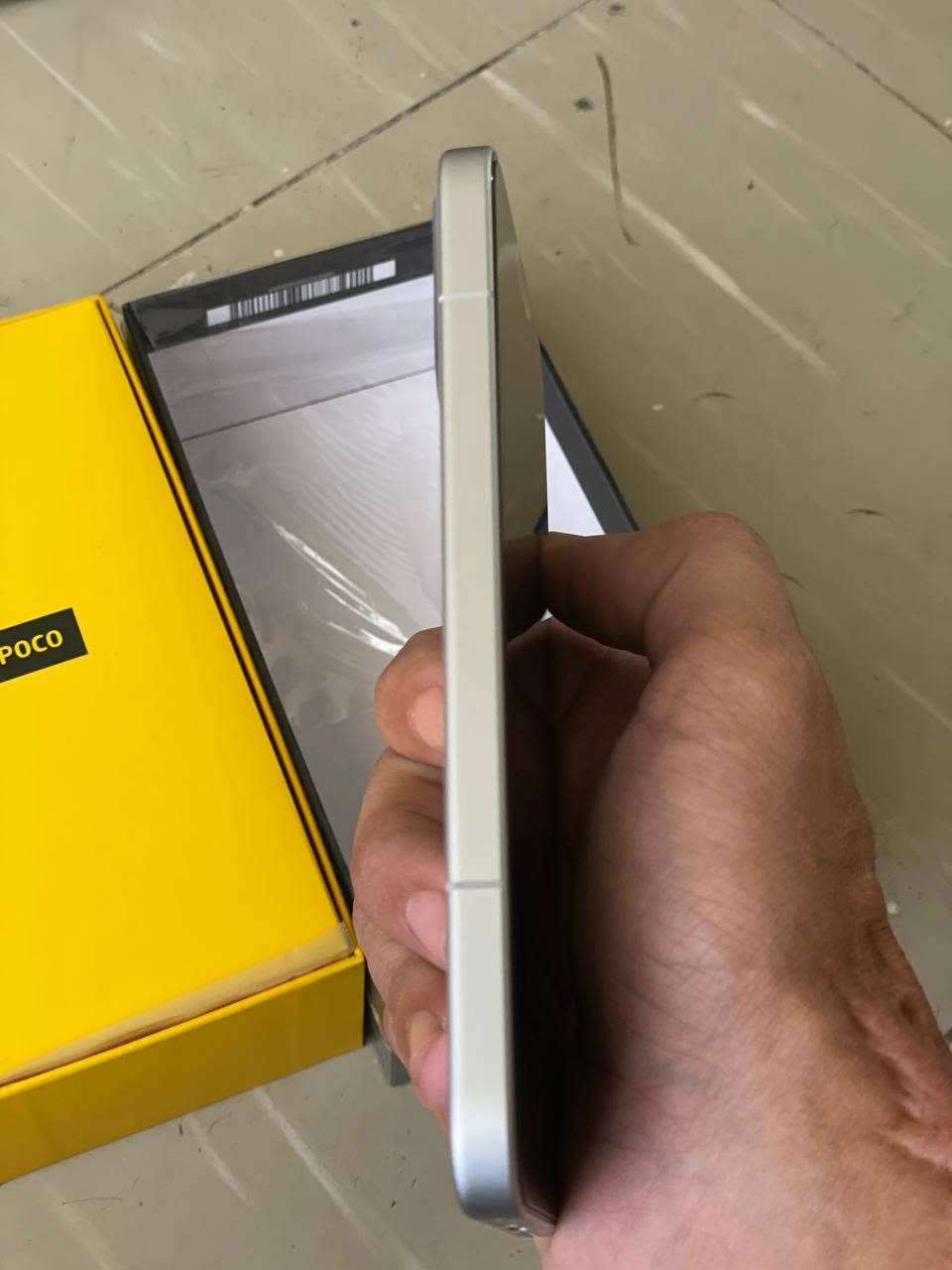 سلام عليكم شباب Poko F8 Pro جهاز نضيف جداً 
اللون: مميز 
ذاكره الجهاز: 512 العشوائيه 12
الشاشه: 120 هيرتز 
يدعم 120 ببجي وباقي الألعاب جهاز من فئات القويه بل اسواق 
ملحقات: كامله 
شاحن 100 واط بربع ساعه من 0 لل100
جهاز رايده 780 وبي مجال حك الجيه 
مكاني كربلاء *********** هاذه رقم واتساب 
***********للاتصال 
جماعه 700 لحد يعلق بيع فقط ماراوس 
متواجد 24 ساعه
