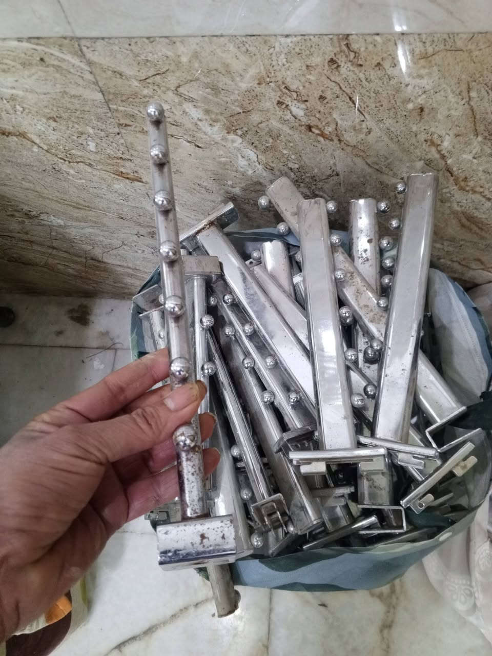 ذراع للبيع العدد 100 العنوان كربلاء حي العسكري العابد تواصل علة الرقم ***********  يوجد واتساب
