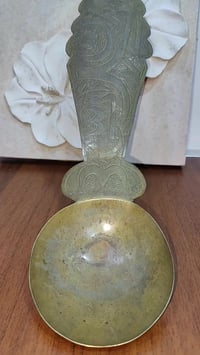 للبيع: تحفة نحاسية نادرة (ملعقة أنتيك مزخرفة) ✨ لعشاق الفخامة والقطع ا...