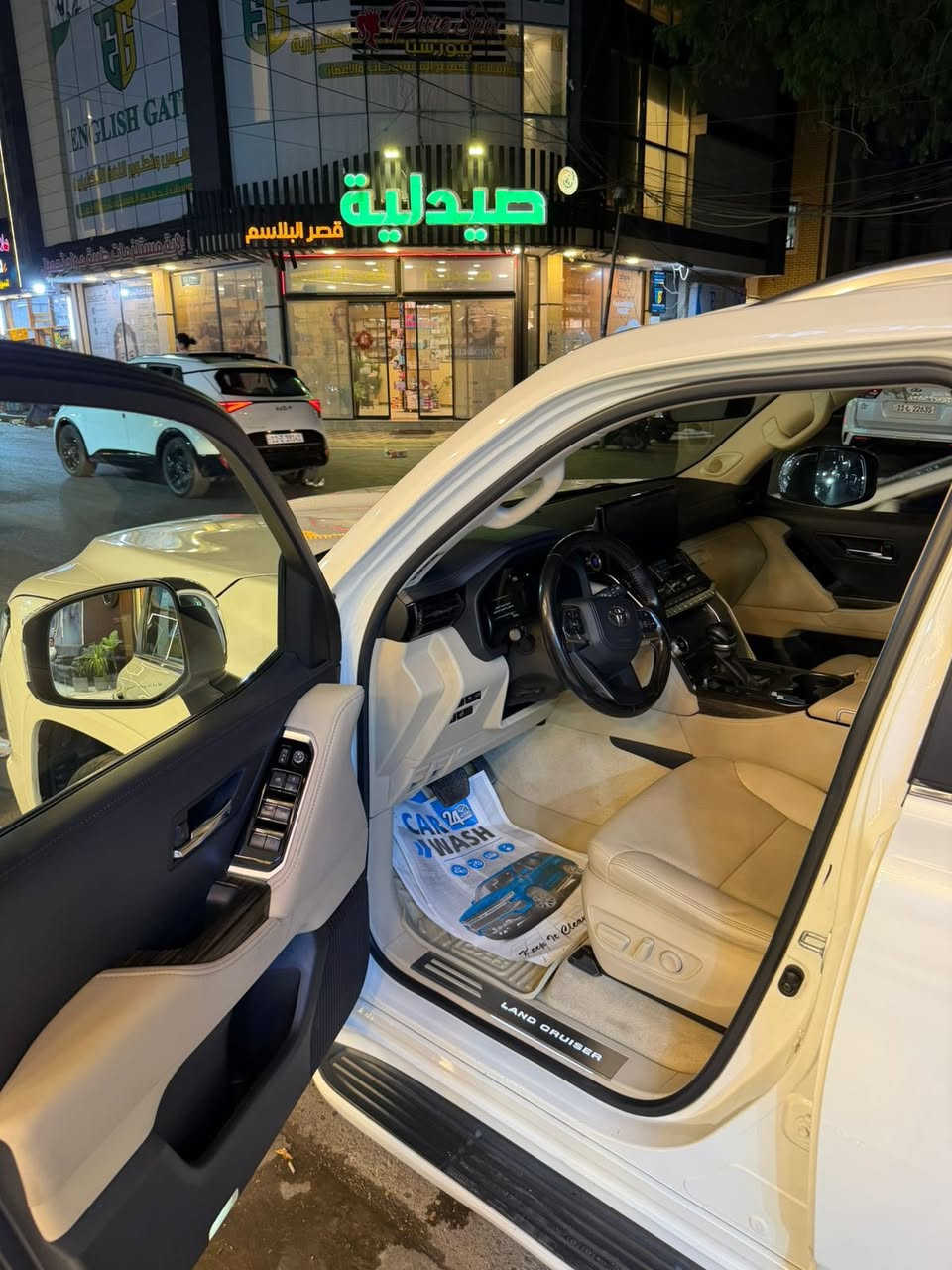 تويتا لاندكروز2022VX:  الموديل
ماشييه 39الف  كم 
رقم بغداد ب اسمي المواصفات :
محرك 6 سلندر تنفض تبيعي 4.0L فتحة سقف ( سلايد ) 
٣ شاشات شاشات ترفيه خلفية مقاعد جلد 
مقاعد كهربائية مقاعد امامية تبريد 
تبريد وتدفئة امامي خلفي 
بصمة الابواب صندوق كهربائي
مصابيح LED و زينون 7 راكب 
شحن واير ليس حساس امامي خلفي 
حجم العجلات 20 inch 

🛑 السعر 60 الف درلار  قفل 🤖 

مكفول
السياره موجودة بغداد لاعظميه 

التوصيل***********
