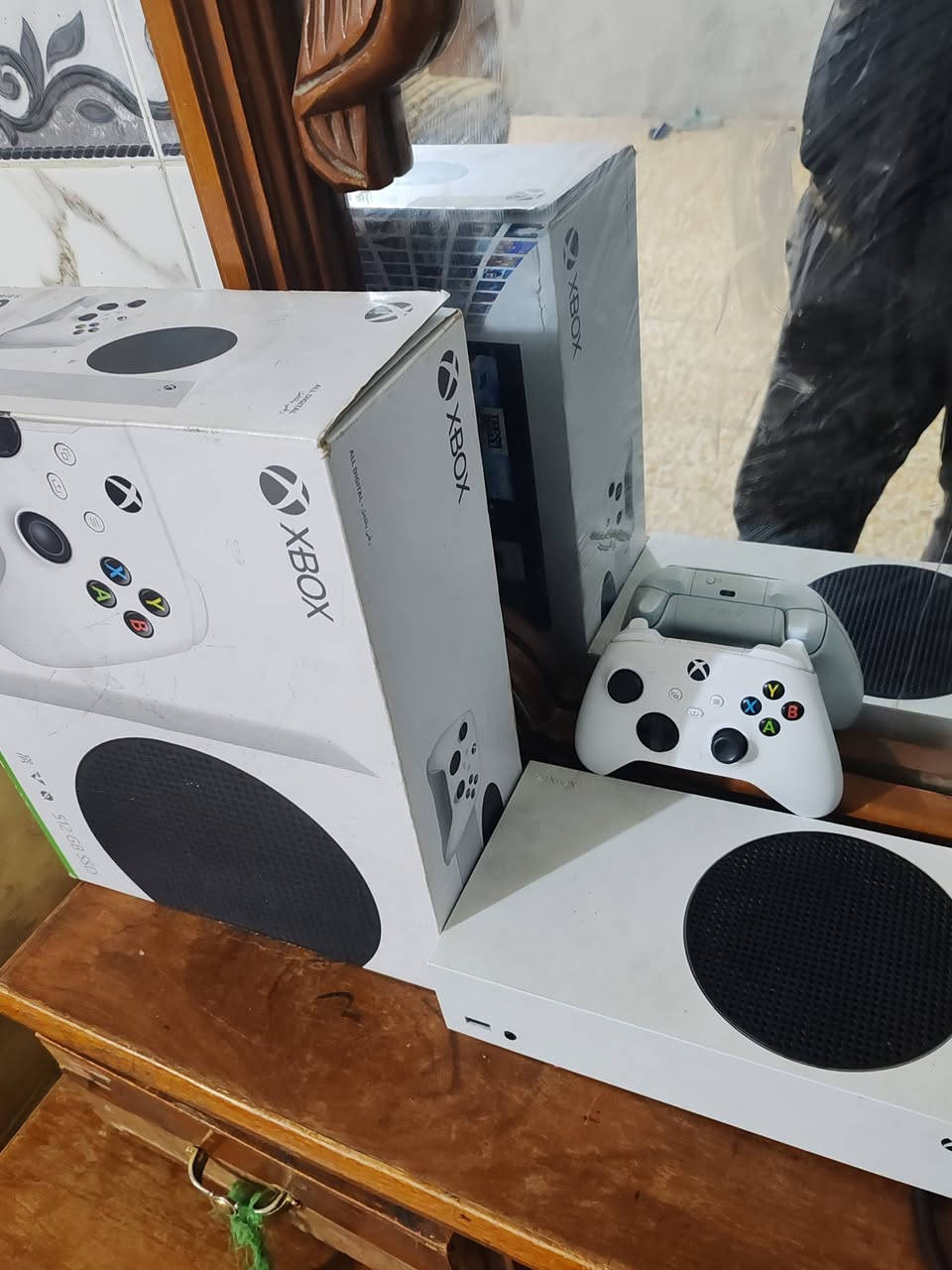 السلام عليكم شباب عندي إكس بوكس سيريس اس جديد ونضيف حيل ولا مفتوح ولا امصلح ملحقاتة الأصلية فقط السعر ٣٥٠ وبي مجال عنوان بغداد الشعلة وهذا رقمي ***********

