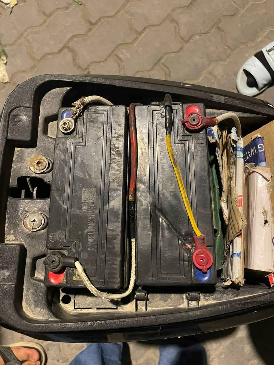 السلام عليكم دراجه شحن للبيع دراجه حلوه ونضيفه مثل ما بل صوره بطاريات الكبار دراجه كامله من كلشي الـمكان الـبصره القبله حي الجامعه الـسعر350 وبيهه مجال للاستفسار ***********
