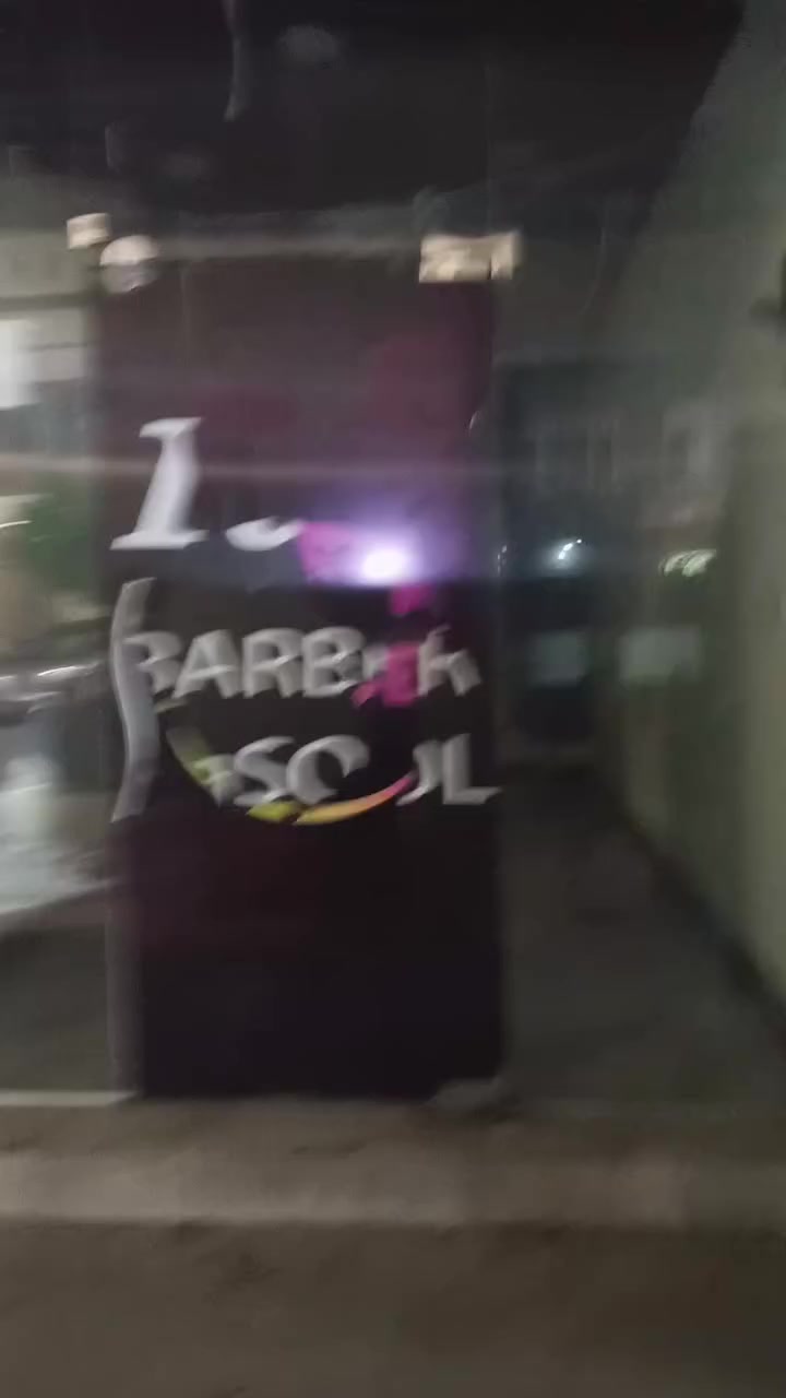 السلام عليكم عندي محل للايجار سعر يجاره 350 مكان بغداد حي الجهاد الحمدانيه يفتح بي حلاق مشروع اي شيء محل شارع تجاري ستفسار   ***********
