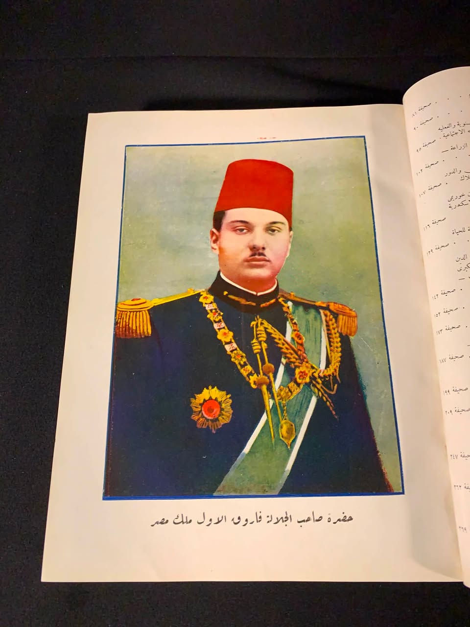 🦅 النوادِر لا تتكرر.. للبيع: أيقونة المجلدات التراثية كتاب "نهضة مصر" (طبعة تاريخية فاخرة)إلى عشاق الفخامة الفكرية وأصحاب المكتبات الملكية الحصرية!أمامك الآن فرصة استثنائية لامتلاك قطعة تاريخية نادرة تجسد ذروة التنوير والفكر العربي الكلاسيكي. نسخة نادرة من كتاب "نهضة مصر"، تأتيك بتجليد فني ملكي يفيض بهيبة التراث وعراقة الماضي. هذه النسخة ليست مجرد كتاب، بل هي تحفة بصرية وفكرية تضفي قيمة تاريخية فورية ومكانة رفيعة على مكتبتك الخاصة.📖 نبذة عن الكتاب (جوهر المحتوى):يُعد كتاب "نهضة مصر" وثيقة فكرية وتاريخية تؤرخ للمرحلة الذهبية من الحراك الثقافي والسياسي والاجتماعي الذي مرت به مصر في أواخر القرن التاسع عشر وبدايات القرن العشرين.تشريح الهوية: يستعرض الكتاب بأسلوب تحليلي عميق كفاح الشعب المصري، وبدايات التنوير، ومحاولات التحرر وبناء الدولة الحديثة.ربط الحاضر بالماضي: يدمج الكتاب بين فخر الجذور الفرعونية القديمة وتطلعات المستقبل الحديث لنهضة الأمة، مما يجعله مرجعاً أساسياً لكل باحث في التاريخ والاجتماع والسياسة التنويرية العربية.✨ ملامح الفخامة والتميز للنسخة المعروضة:الغلاف التراثي الفاخر: مجلد فني سميك بلون أحمر ملكي داكن (مارون) وملمس جلدي عتيق يعود بك لزمن المطابع التراثية العريقة.الأناقة الفرعونية: الغلاف محفور يدويًا باللون الأخضر الأخاذ بتصميمات هندسية فرعونية مذهلة تشمل (تمثال أبو الهول الشامخ، عمود اللوتس الأثري، وإطار نباتي كامل يحيط بالجلد) ليعكس روح "النهضة المصرية" نصًا وشكلاً.الحالة العامة: النسخة بحالة ممتازة وجيدة جداً، تماسك الأوراق مثالي، وبريق النقوش الخارجية ما زال محتفظاً برونقه التراثي الفريد


**إذا كنت صاحب هذا الإعلان وتريد حذفه لأي سبب، رجاءا أرسل رسالة إلى الدعم الفني**