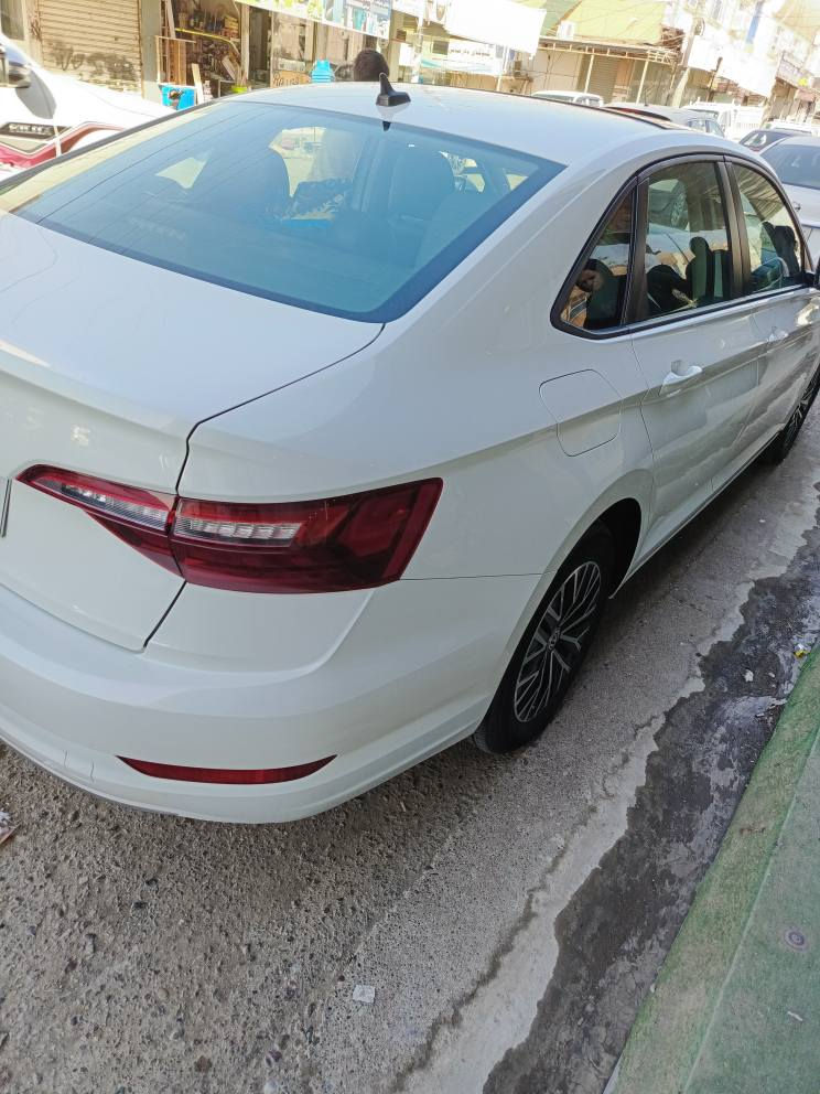 سلام عليكم فولكس واكن جيتا 
موديل 2021 
مواصفات فول فول قباط 
محرك 14 توربو 
ضرر بوند + نص جاملغ امامي
 بدون دواخل بشرط
سياره جاهزه من كل نواحي مال بيت مو مال معارض مابي دينار مصرف 
اعارض اذا اكو شيء مناسب
سعر 155 وبي مجال لل طيبين
عنوان اربيل خبات  
الشراي يتصل *********** أربيل, العراق
