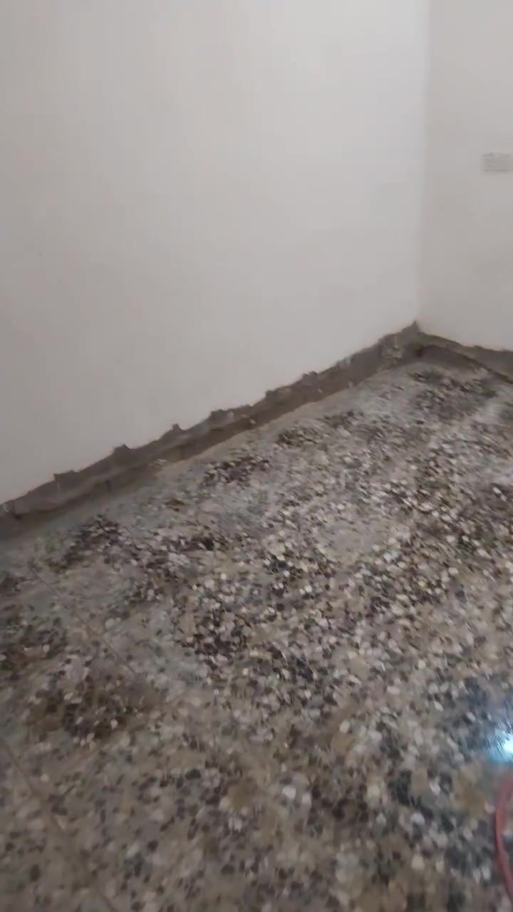 نص قطعه للبيع منطقه الاستكشافات بضهر بانزين خانه الابتسام خامس فرع غرفه واستقبال ومطبخ وصاله وملحقاته صب مساحة ٧٣ رقمي *********** واتساب السعر ٢٢
