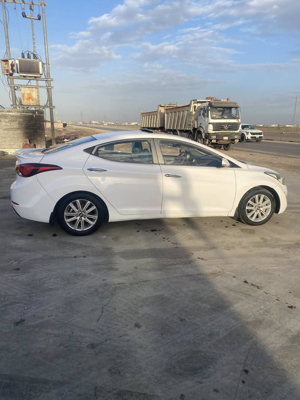 السلام عليكم ألنترا  ٢٠١٦ للبيع 

فول مواصفات فتحه بل قماره تبريد قطعتين 

مكينه ١٨٠٠ حداديه أماميه وخلفيه جديده 

بيهه رشات صبغ صفحه السايق بدون تبديل 

***********
