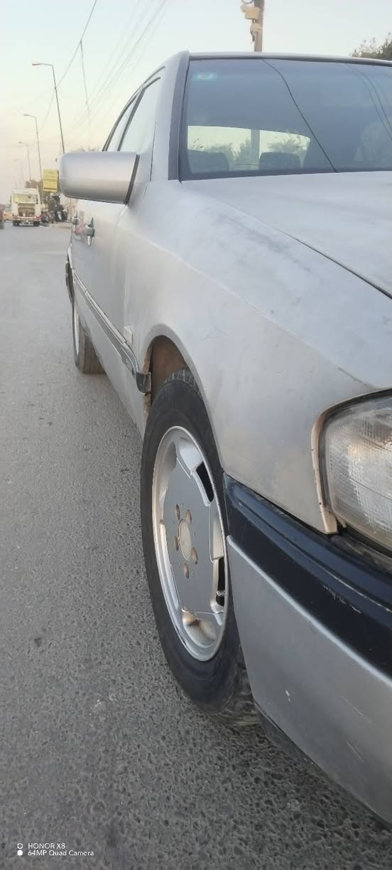 مارسيدس سي 230
السعر 45 ورقة بي مجال شي بسيط
موديل 1994
محرك بلادي
كشرها بلادي جارد
 رقم بغداد انكليزي باسم والدي
نواقص السيارة:- دعامية خلفية - صدر 50 ٪ - التبريد ما يشتغل
مكاني بغداد البياع حي الرسالة
هذا رقمي ***********
