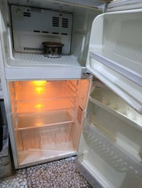 ثلاجة • نضيفه • شغالة