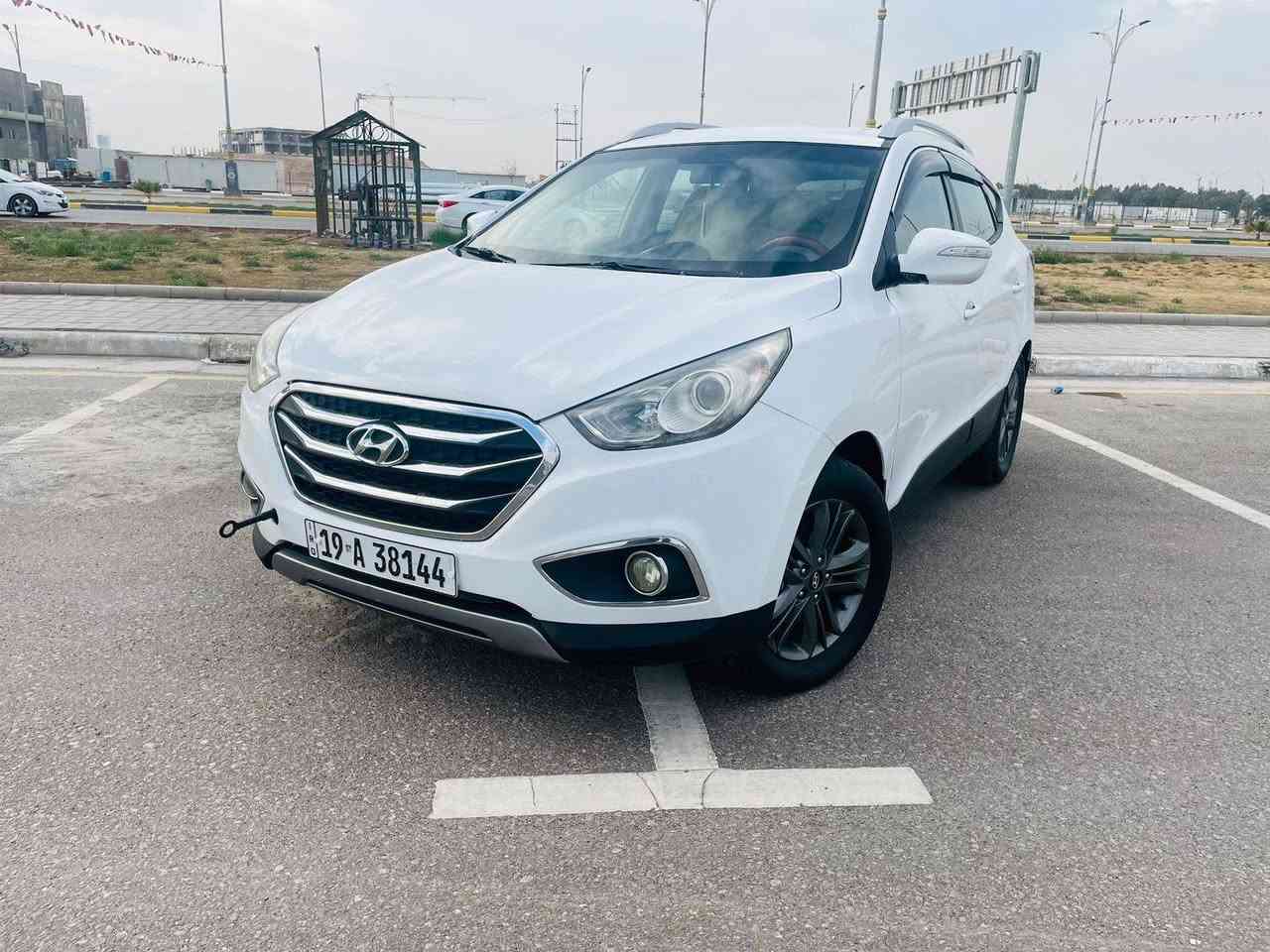 اسلام عليكم للبيع هونداي توسان موديل 2015 خليجي
ماشيه 130 الف كيلو متر 
رقم كربلاء دولي جديد
محرك 2000دوش السياره جديده وجاهزه من كلشي تبريد تدفئه 
حداديه تخم تاير 
السعر 128
للاستفسار اكثر اتصل / ***********
عنوان السياره كربلاء المقدسة اخون مكلف بنشر بيع فقط
