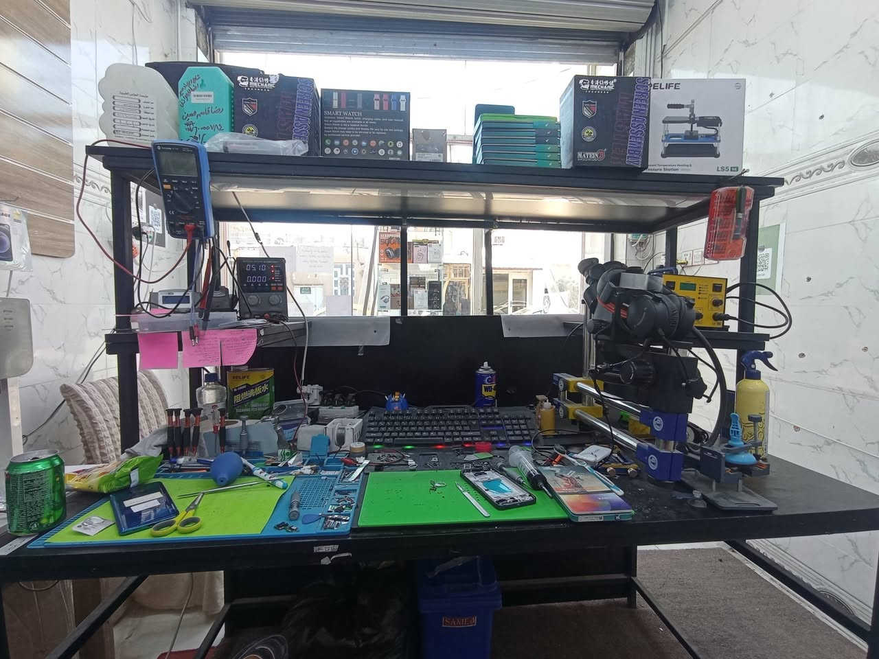 🛠️ ميز صيانة (احترافي) للبيع - النجف
​للبيع ميز صيانة احترافي، نظيف جداً وتصميم هندسي مريح للشغل الطويل.
​✅ المواصفات:
​الهيكل: حديد قوي جداً (استقرار تام أثناء العمل).
​القياسات: ارتفاع كلي 150 سم / عرض 80 سم / ارتفاع سطح العمل 80 سم.
​المميزات: يحتوي على رفوف علوية لتنظيم الأجهزة + إنارة LED 
​⚠️ ملاحظة مهمة: البيع الميز فقط (بدون عدة الصيانة والأجهزة).
​📍 الموقع: النجف الأشرف 
سعر 350


**إذا كنت صاحب هذا الإعلان وتريد حذفه لأي سبب، رجاءا أرسل رسالة إلى الدعم الفني**