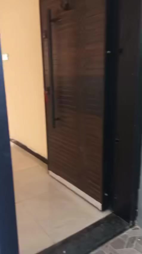 مشتمل  طابق اول للايجار بناء حديث شارع عمر فرع كيك دانيه متكون من غرفتين كبيره وصاله كبيره ومطبخ كبير وحمام بلكونه سطح ضافه الى هذا سخان وماطور وتأسيس سبالت وتأسيس ستلايت  تأسيس غساله اوتماتيك اضافه الى خط مولده الايجار٨٠٠
للاستفسار***********
