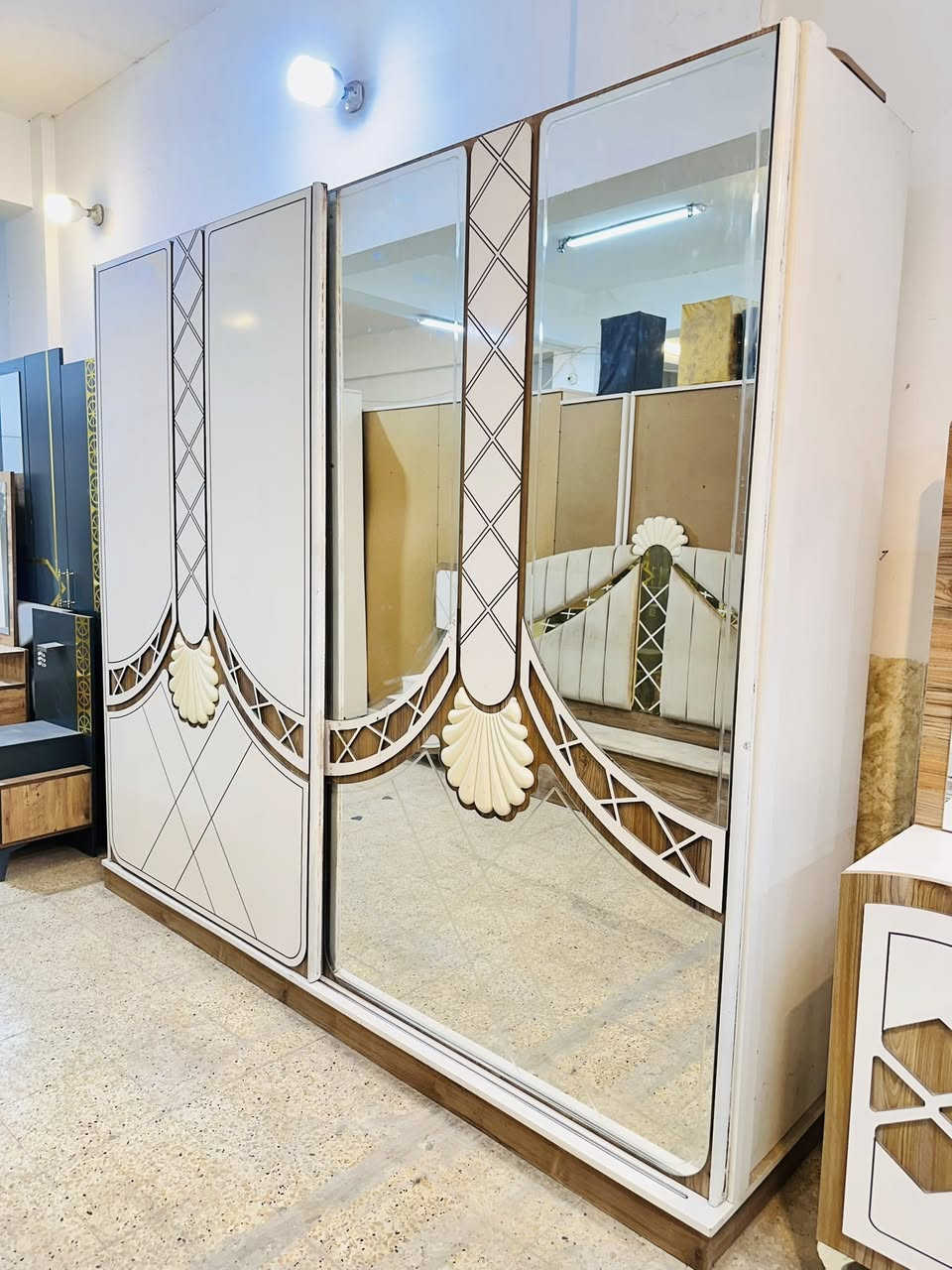 8قطع
سعره 600 الف
***********
