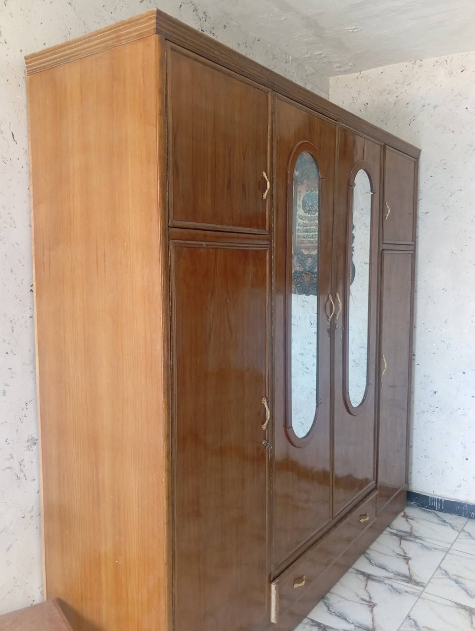 مناور اخو الجديد للبيع صاج داخل وخارج سعرة مناسب جدا اربع بيبان ملحق ***********
