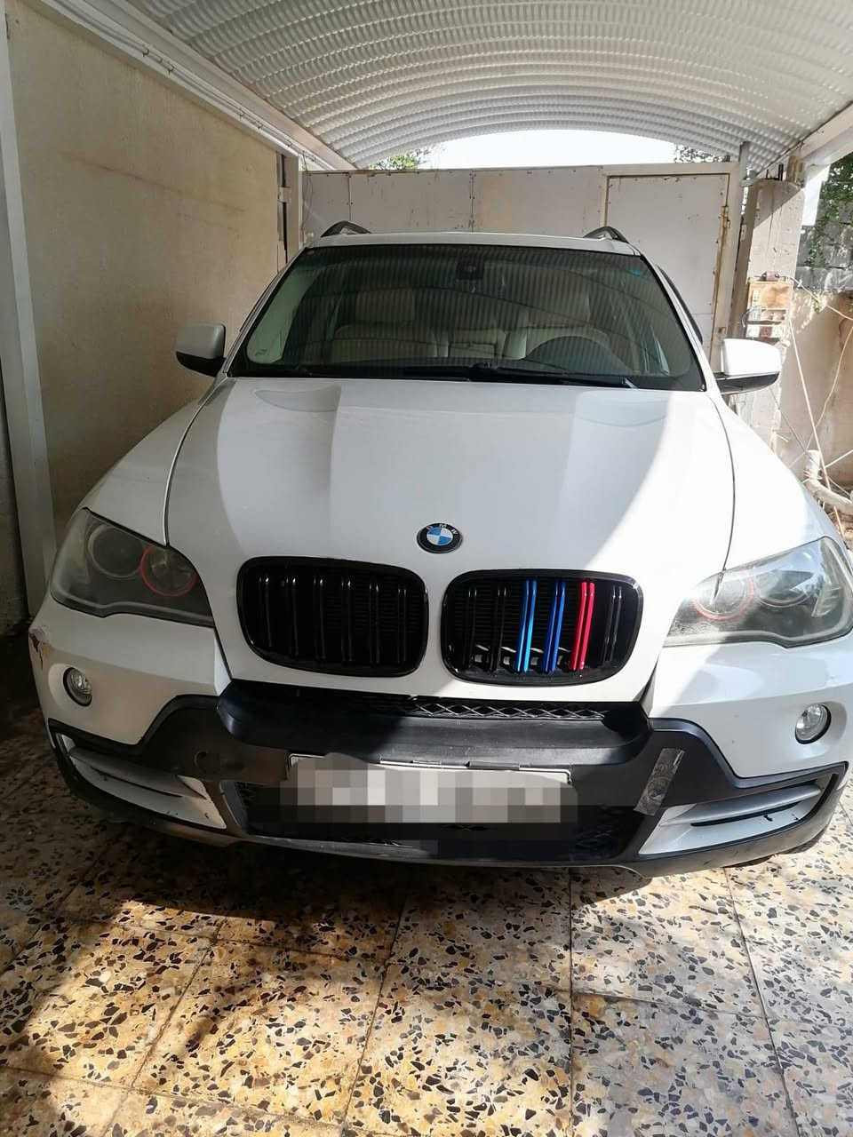 بي أم دبليو x5 موديل 2007 سياره حلوه ونضيفه يرادله شويه تعديلات ما نقصه شي سعره115 وبيه مجال مكانه بصره الي يحب يتواصل ع هذا رقم ‏‪***********‬‏
