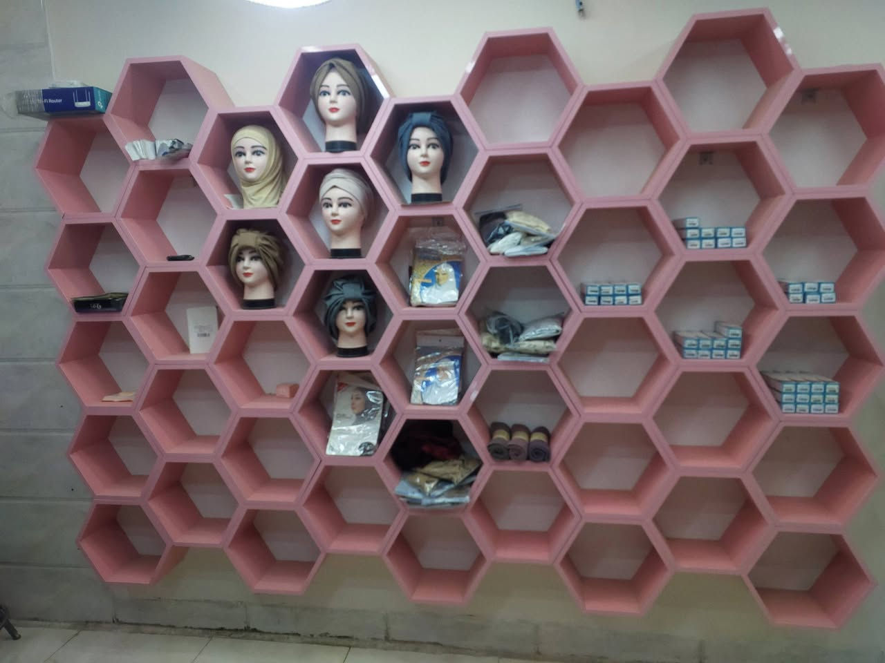 السلام عليكم ديكور خلية النحل للبيع العرض مترين و 80 و الارتفاع مترين بسعر 450 الف ديكور جديد تفصال قبل شهرين للطلب المراسلة ع الخاص او الواتساب ***********
