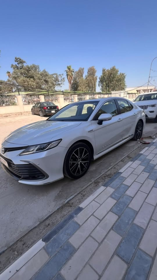 كامري GLE موديل 2023 هايبرد
السياره خليجي ماشيه 48000 الف 
بيها ضرر بالباب الخلفي موضح بالصور وجامغ بارد وتكحيل كارت جنطه بيها شبر بارد وتكحيل بسيط 
هذا رقمي 
***********
 السعر 20700$
