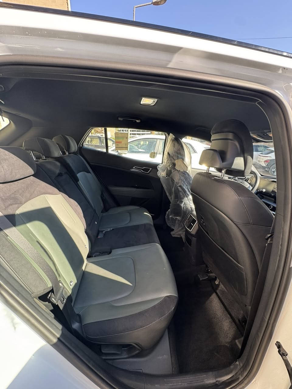 السلام عليكم سبورتج موديل 2025 بلاك ادشن ماشيه7000 ضمان الدوليه رايده ب260 ورقه مكانه الحارثيه ***********
