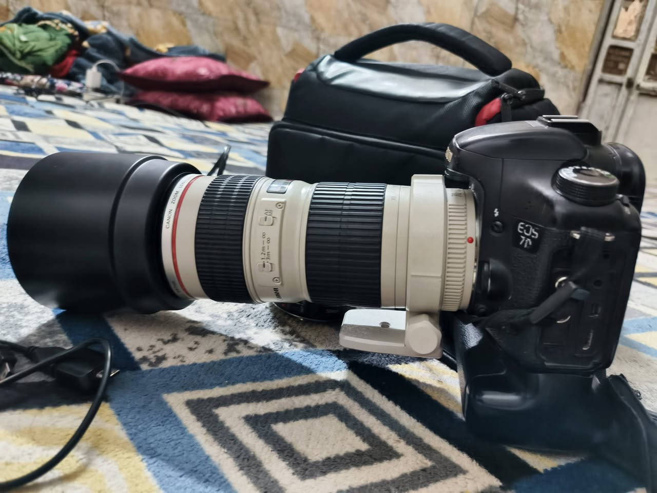 كاميرا كانون دي 7 مارك1  استخدام جداً قليل ونضيفه جداً جداً 98‎%‎
غراضه
2جنطة كاميرا 
كرب للكاميرا + دبل بطارية 
3- شاحنة الاصلية للكاميرا
السعر خاص 
رقمي : ***********
بيه واتساب ومفتوح
