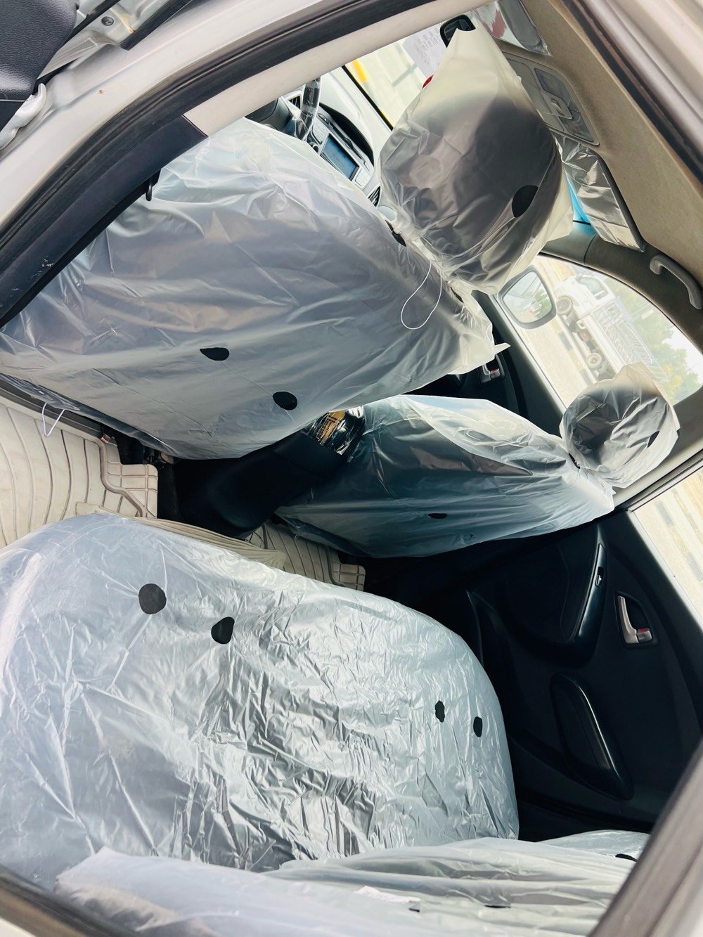 السلام عليكم 
حبايب عندي 
هونداي توسان 
موديل 2012 
وارد خليجي 
محرك : 2000 
رقم أربيل وكاله تحويل الي يعجبك 
مواصفات معروفه 
حبايب سياره بيه بنيد صبغ وبيه حالوب 
بدون داخل شرط 
سياره نضيفه بمعنى الكلمه 
جاهزه من جميع النواحي اسم نقص مابيه 
السعر ب 125 وبيه مجال 
رقم الاستفسار ***********