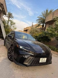 تويوتا كامري ٢٠٢٥ هايبرد ماشيه ٩ آلاف  السيارة وارد أمريكي جاملغ خلفي ...