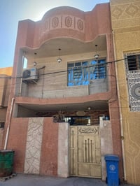 #الجميع  بيت للبيع 100 متر 5 *20 بحي الجوادين الاولئ قرب سوق الجوادين ...