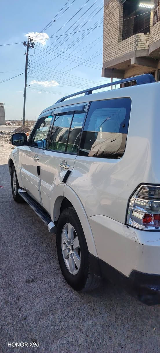 السلام عليكم باجيرو موديل ٢٠٠٨ حبتور بيها صبغ بابين بدون ضربه أثر شخوط السياره بسمي رقم ألماني ١٢٥ وبيها مجال عنوان الحسينيه مال راشديه ***********
