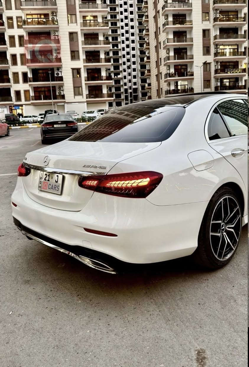 Mercedes Benz E350 AMG
الموصفات 
1. فتحه سقف 
2.  بصمات ابواب  
3. لايت متحرك 
4. كيج إلكتروني متغير 4 أشكال 
5. شاشه حجم الكبير  
6. رادارات امامي خلفي جوانب 
7. حساسات 360 درجه 
8. صندوق كهرباء 
9.اتو هولد
10. لد داخلي متغير 64 لون 
11. سماعات برو مستر 
12. كشنات تدفئه
13. ويل 19 AMG أصلي 
14. صفر مسج جديده جداً السياره ما بيها اي نقص

- مكان السياره بغداد المنصور
- حادث دعامية امامية فقط ايرباك ستيرن  

***********- الاستفسار 
السعر 358 ورقه
