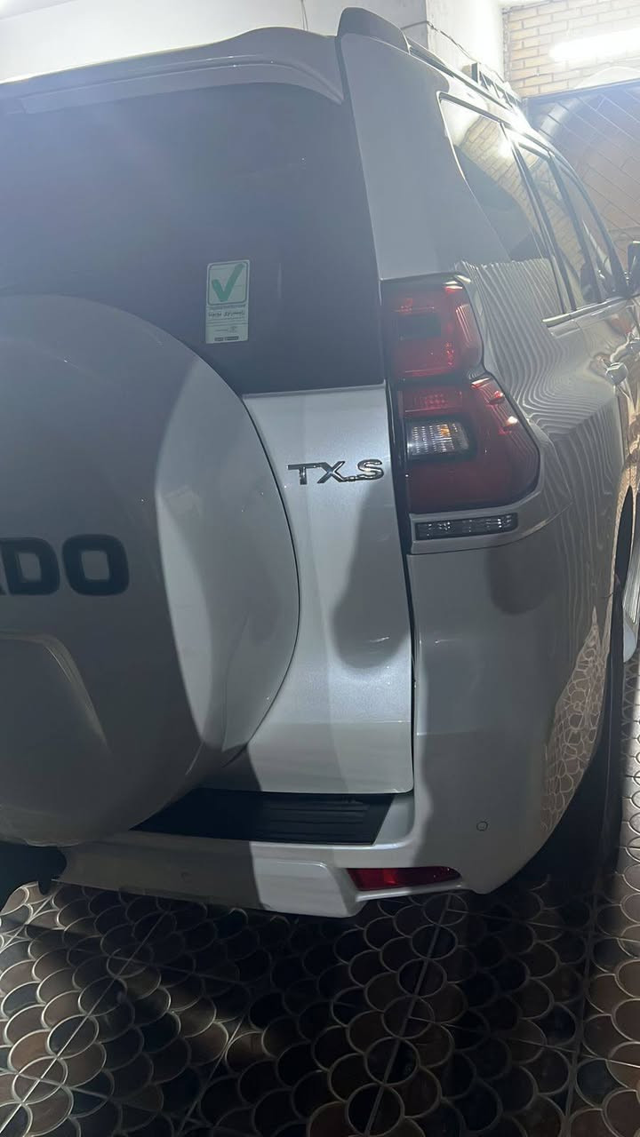 كسر زيرو.. برادو (TX.S) موديل 2023 للبيع!
للي يدور النظافة والسيارة الجاهزة.. برادو TX.S مواصفاتها غنية عن التعريف 🙂 
​الموديل: 2023.
​الممشى: 53 ألف حقيقي.. يعني السيارة أخت الزيرو وبعدها جديدة 
​الكفالة: مكفولة من الدعامية للدعامية (بدون صبغ، بدون شخوط، ولا برغي مفتوح)، جيب فيترك وافحص وين ما يعجبك. 
​السعر 💸 : 45 (4 دفاتر ونص).. والسيارة بيها مجال و الشراي، ما يكون خاطره إلا طيب 

📞 رقم التلفون: ***********
