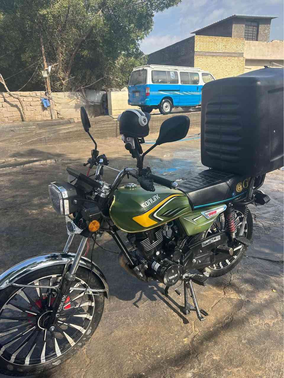 السلام عليكم 
سونك 200 c 
الدراجة ماشية ١٨٠ كيلو بعدها زيرو 
بصمة تشغيل عن بعد
ممشتغله دلفري ابد 
ممفتوح بيها برغي صار شهر من نزلتها
اريد مراوس او بيع
اذا مراوس اريد دراجة مرقمة 
وذا بيع السعر ٨٥٠ وبيها مجال
*********** 
مكاني بغداد الزعفرانية او الدورة . بغداد, العراق
