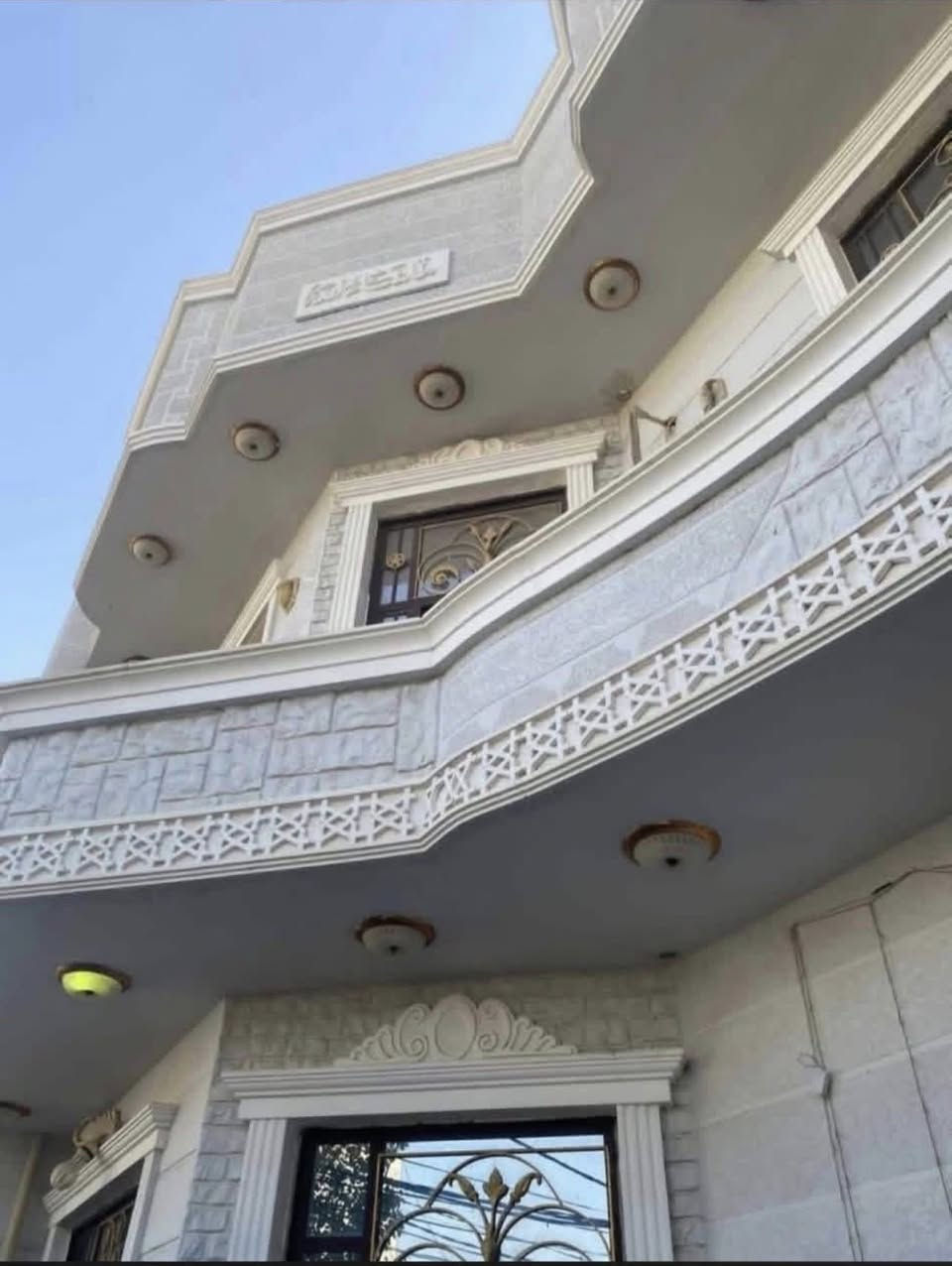 بيت طابو صرف 120 متر  مربع بيع

بيت طابو صرف  120 مربع بيع 

سلام عليكم الدار للبيع طابو صرف 

🌏مساحته 120 بناء حديث قاطيين قريب ع شارع 

↙️ الموقع كاطون الرحمه منطقه الخمس تالاف خلف   صيدلية الأقصى قرب افران السلام 

🏠تفاصيل البيت الطابق الأول غرفه نوم استقبال مطبخ صاله درج صحيات الطابق الثاني 3 غرف نوم وصحيات 

☎للاستفسار اتصل السعر ١١٥ 

***********
