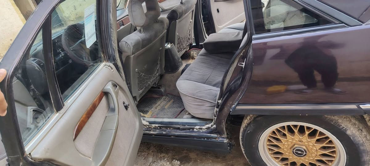 السلام عليكم
البيع اوبل اوميكا مديل 92
رقم بغداد تحويل مباشر 
مكينه الفين وستميه مسكر ستوني شادها
كير اوتماتيك بس اول نمره ضعيفه باقي مابيهن شي 
تبريد بلادي
فول مواصفات
مكاني بابل القاسم
شراي اتصل ***********
