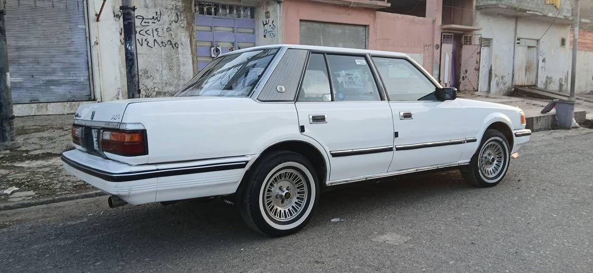 السلام عليكم سياره سوبر موديل 1986 صبغ عام جمالية محرك كير شرط التحويل اني بسمي طخم جديد طخم تواير جديد لايتات جديد وايرمنيا شغاله داخل نظيف طخم جديد هزه جديدة
شاشه طخم سماعات 
مكان السيارة الموصل الجانب الايمن 
السعر40وبيها مجال 
***********
***********
