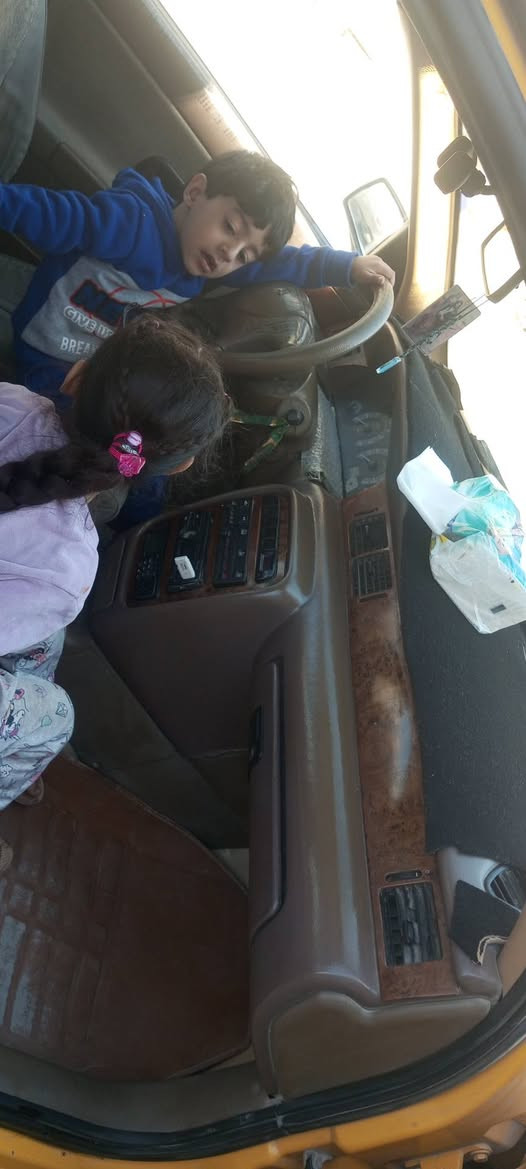 سمند ميسان بسمي مطلوبه ٢٠٠ الف سياره مكينه ومجموعه خير من الله  السياره بدون صبغ بلاديه اخياس بلدوسه مال صفحة الصدر كد شبر بس  حداديه كله جديد التاير الامامي نص عمر الخلفي جديد   أي ظربه قويه مابيهه طخات بصيطه امام اعيونك السعر ٢٧ مدينة الصدر رقم الهاتف ***********
