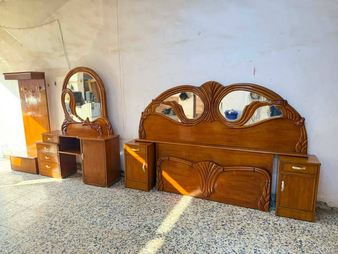 السلام عليكم 
غرفه صاج عࢪاقي مستخدام 
غرفه6/ابواب 📌
السعر 480
نضافه 80/💯 
معا نقل فقط داخل بغداد 
واتساب ***********
