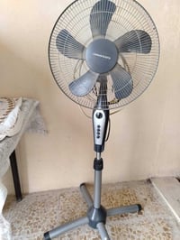 مرحبا عندي هاي الأغراض ابيعهم البنكة شغالة٤٠  وعندي استاند ملابس ٢٠ ور...