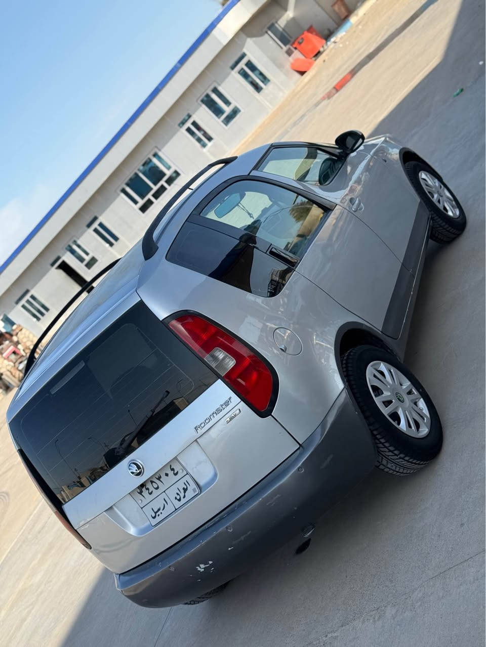 (***********) واتس ئاپی لە سەرە  

Skoda Romstar 2009

گێڕ تۆماتیك 
تەبریت بەشەرت یش دەکات 

(نرخی ٤٦ وەرەقە و مەجالیکی کەم) 

سەیارەکە دوو سێ  پارچەی سبوخە
لۆ جوانی حیزامان کردیتەوە  
بێ ناوگرتن 
پێشو پشتی کەپسە 
 ئێڕباگی هیچ نەتەقیوە بە شەرت

سەنەوی ٢٠٢٥ بەسەرچووە 

٢٠٠ هەزار خەرامەی لەسەرە دەیگەڕێنمەوە

مەکینە ١.٤ بێ تۆڕبۆیە 
زۆر کەم مەسروفە لۆ بەنزین 

گێڕ و مەکینە تەبریت بە شەرت 

سەیارەکە ماڵی دۆستە هیچ مەسروفی تێدا نیە 

نرخیشی 46 وەرەقە و معامەلە

***********
سەیارەکە لە هەولێرە أربيل, العراق
