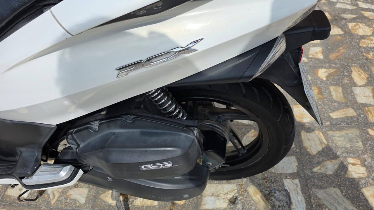 السلام عليكم PCC جيل الاول ياباني مرقم بغداد مشرو وطني رقم انكليزي بسمي تحويل ثاني يوم هزه جديده محرك 125ccمواصفات 150 شوتة جبيرة ماشية 26 .سويجات عدد 2 مواصفات حساس زدحام حساس ستان دراجة مكفولة ومزاده موجود العنوان بغداد/***********
