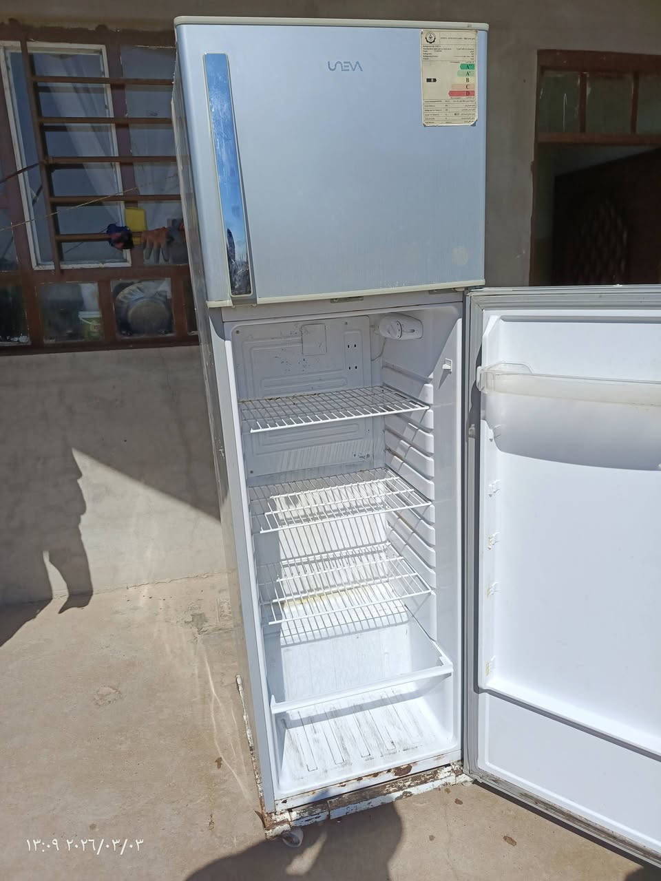 ثلاجه شرط شغاله من كلشي  فقط ماتنقفل و  مشحونه  اما الباقي بلادي  ثلج خير من الله شغاله شرط سعرها 250  وليكول غالي خلي يروح شيوف الجديد بيش  500وفوك ولله  اما هاي  امامك شوفها   مو شراي لايكسر بيها جوه هلسعر ماترهم ***********
