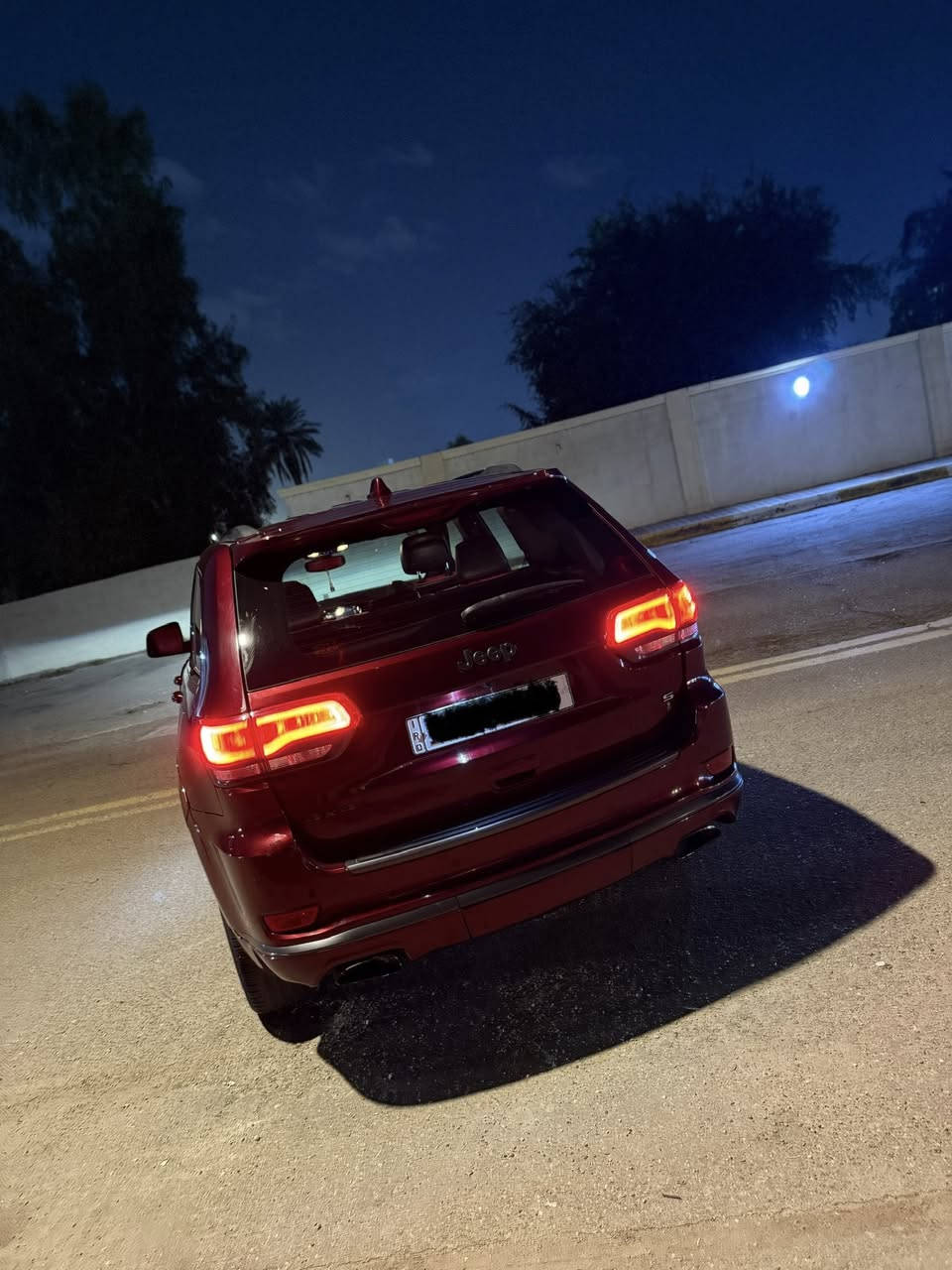 السلام عليكم جيب 2020 خليجي S سياره جديده لوك ماشيه 88 الف كيلو فول موصفات ماعدا ال رادار الامامي وموصفات الجيب S معروفه مكان السياره الكاظميه رقم الهاتف:*********** السعر 320 ورقه وبيه مجال حك الجيه.
