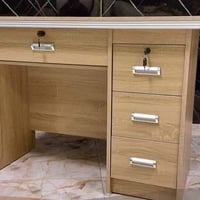 ميز مكتبي • ابو القفاله