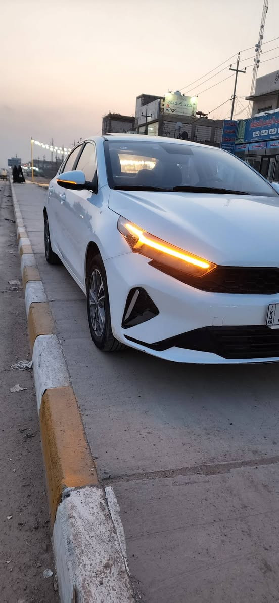 السلام عليكم k3 البيع تجميع صيني موديل 2025 سيارة زيرو حلوه ماشيه ٦ الاف سيارة اخت زيرو حلوه رقم اربيل  فول موصفات شاشه ديجيتال هندبريك دكمة اوتو هولد يدات نيكل تراكشن كنترول كروز سرعة وتحكمات كامله 4 انظمه درايف مود لايتات ليد إشارات بالمرايه ويل كب كروم  شاشة كبيرة 4 دسكات سيارة حلوه واقتصادية محرك 1500 دبل نوزل السعر ١٢٨ مكان سيارة النجف الاشرف  ***********  مقطع مفصل داخل المنشور
