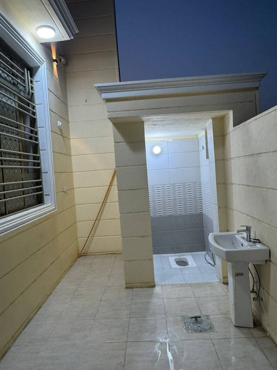 لدينه بيت البيع ٢٠٠ متر سند ٢٥ الموقع الحله شارع 80 قرب بانزين خانه الستفسار ***********
