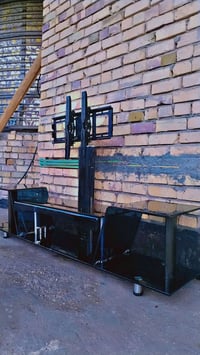 ميز بلازما الثقيل مع الاستاندات كامل طول مترين سعره/ 30 ألف بلاش حله و...