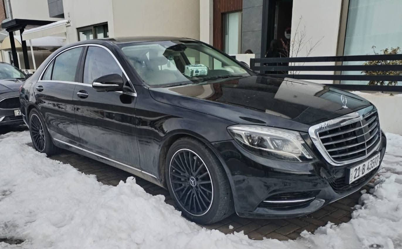اللي يدور رئاسي وجديد وضع شركة
مرسيدس اس كلاس S500 موديل 2016 باب طويل
فول مواصفات رئاسي 5 فصوص 
ماشية 93 الف 
بدون صبغ 
مكان السيارة سليمانية 
للاستفسار ***********
