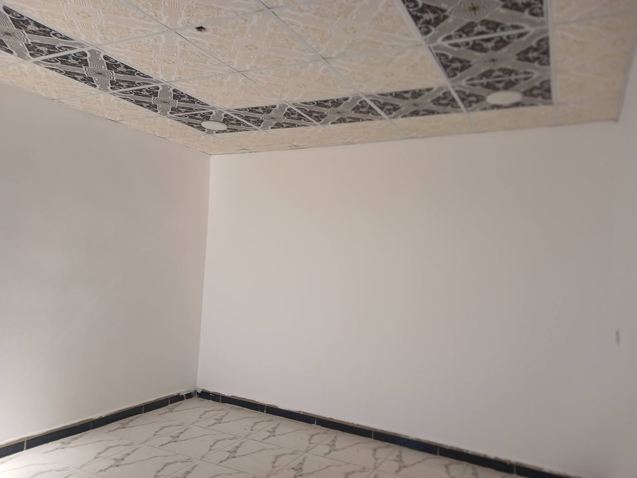 مشتمل البيع حي الشهداء طابقين ٣غرف وصاله ومطبخ ستقبال كراج صحيات المساحه ١٥٠م شارع ١٥م ركن السعر ٨٨ للستفسار اتصل ***********
