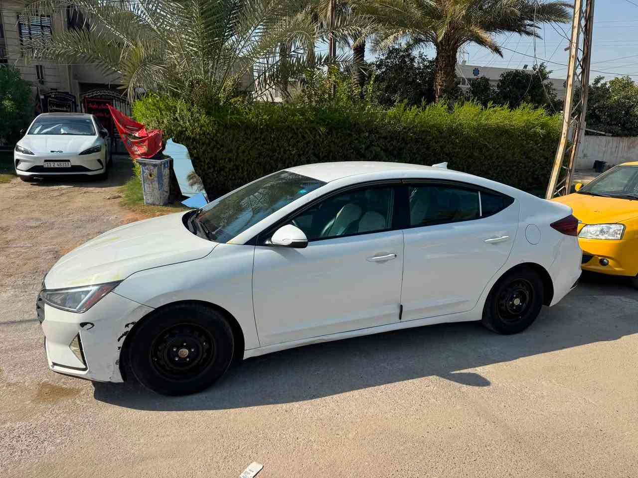 السلام عليكم الانترا 20 امريكي  ماشيه 75000 ميل شاشه كبيره ابل كار بلي مري شفط نقط عمياء حساسات تحديد مسار رادار مكينه 2000 كير at مو cvt سياره بيها قطع وبيها نقوصات مكان السياره بغداد الدوره سعرها 110 وبيها مجال ***********
