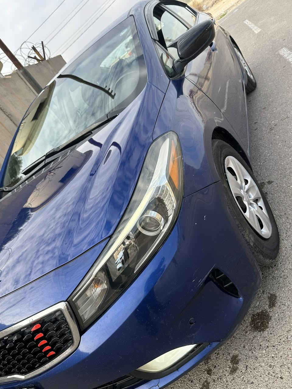 فورتي ٢٠١٧  امريكي  S
بيها 3 قطع  بدون دواخل ابد 
شاشة كار بلي كبيره 
كامره دواره
فول تحكمات ستيرن
انظمة قياده
 تخم وباتري جدد 
صدر امامي خلفي جديد 
غرفتها جديده  جدا 
كير محرك مكفولات 
محرك ٢٠٠٠  دوش بلاش ممفتوح
ماشيه  150 الف 

سنويه29 جديده  باسم عربي شرط التحويل 
سياره  كلش نظيفه ومابيها اي نقص 
مكاني  المحمودية
سعرها 112 ورقه 
اتصال فقط  ***********
