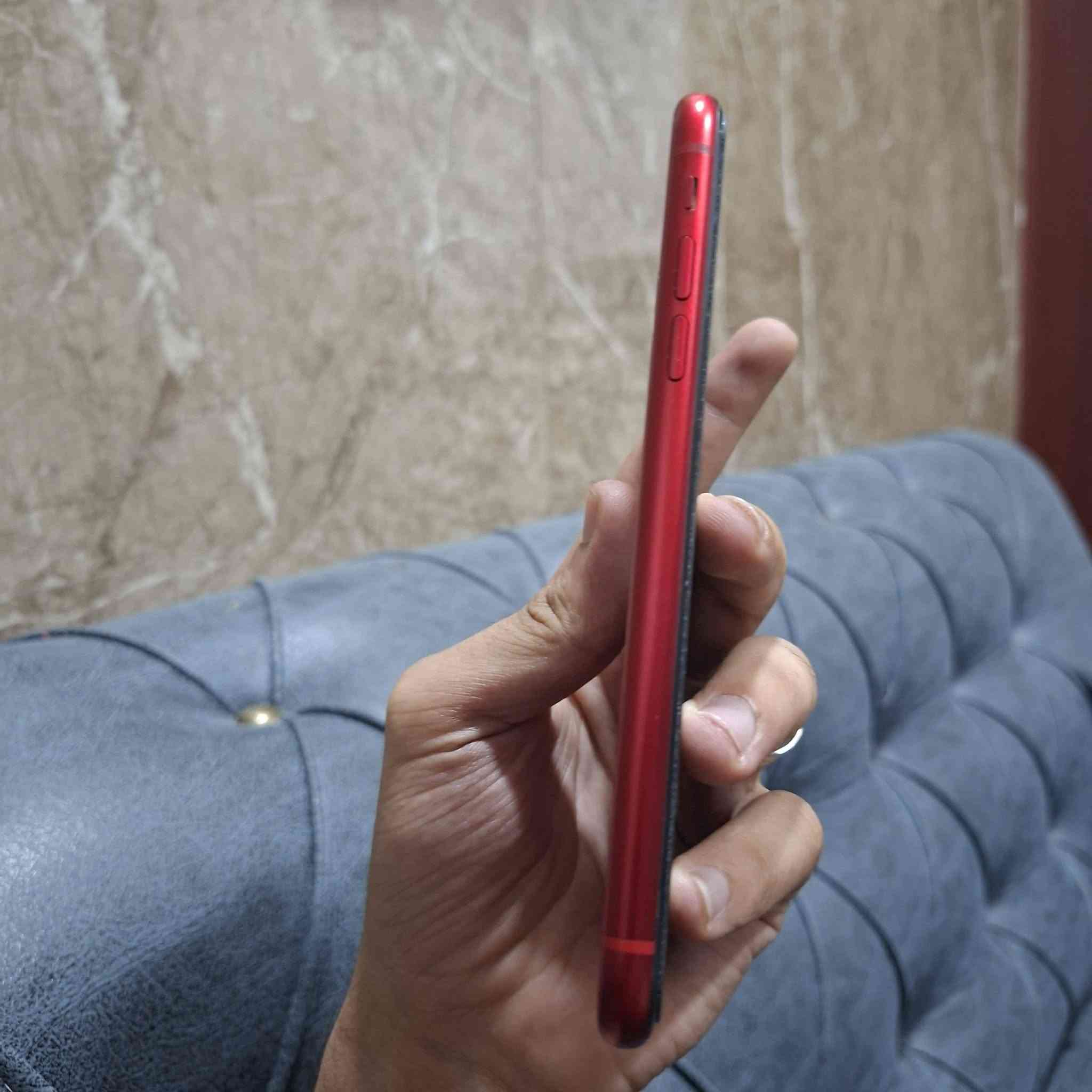 IPhone 11
ايفون ١١ عادي 
بطارية ٧٦ حقيقية (لا مرفوع ولا مبدل )
الجهاز كلشي بي اصلي 
ما مبدل بي اي شي 
لا ايكلود ولا مال بوكة ولا شي 
فرمت حدث كلشي ما بي 
كامرات اتصال برامج كلشي شغال 
سعره 250 الف 
العنوان :- بغداد الشعب سوق شلال مقابل ركن الخظراء 
مكتب محمد منير 
تواصل على الواتساب او الهاتف حصرا ***********
