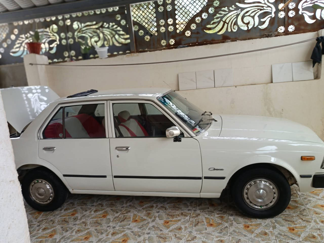 السلام عليكم سياره للبيع كرونه موديل 1980سياره جديده مصبوغه جماليه حزام سياره كهربائيات تبريد ثلج ويه السويج مكينه كير حداديه مكفولات السعر 45 وبيه مجال قليل باقي الاسفسار اتصل عليه***********مكاني حله
